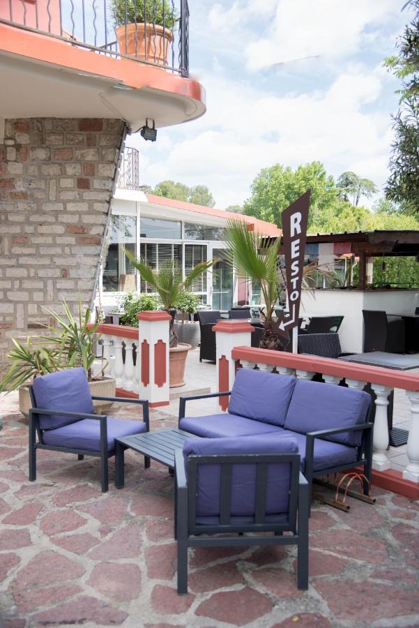 Hotel Restaurant Mon Auberge Lunel  Esterno foto
