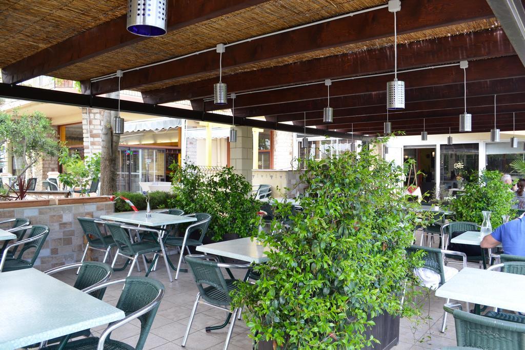 Hotel Restaurant Mon Auberge Lunel  Esterno foto